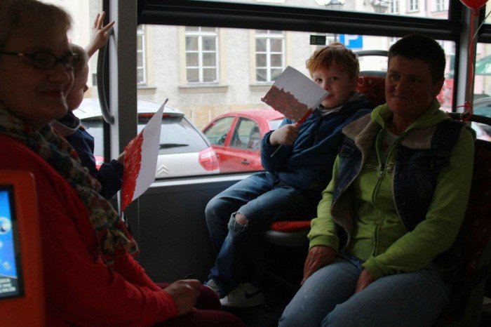 defilada-nowych-autobusow-na-placu-ratuszowym-foto-51977