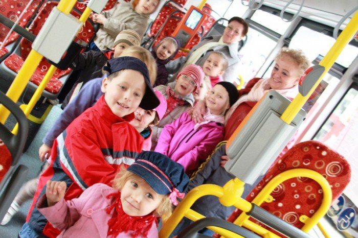 defilada-nowych-autobusow-na-placu-ratuszowym-foto-51977