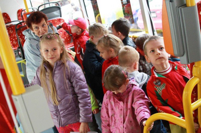 defilada-nowych-autobusow-na-placu-ratuszowym-foto-51977