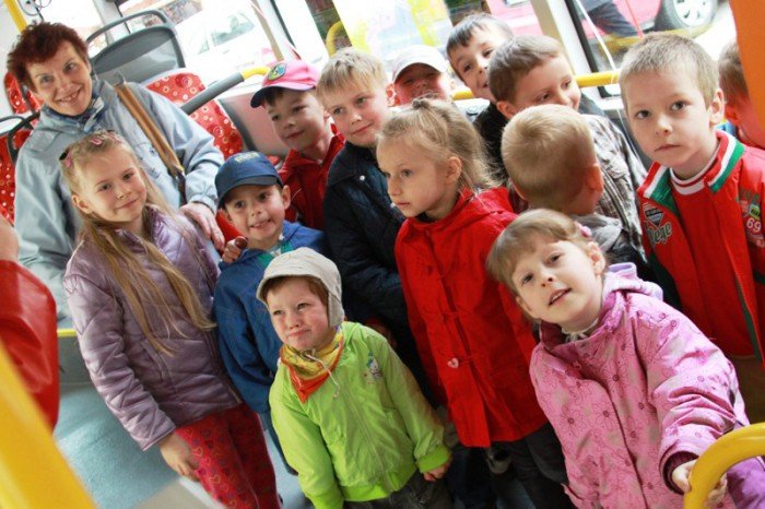 defilada-nowych-autobusow-na-placu-ratuszowym-foto-51977