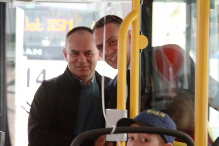 defilada-nowych-autobusow-na-placu-ratuszowym-foto-51977