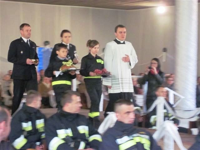 uroczysta-msza-z-okazji-swieta-strazakow-foto-52015