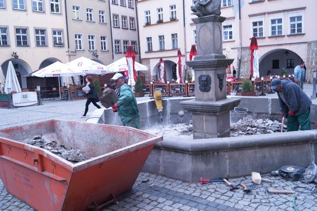 ruszy-wreszcie-remont-fontanny-przy-ratuszu-foto-52131