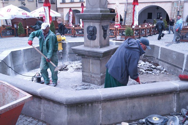 ruszy-wreszcie-remont-fontanny-przy-ratuszu-foto-52131