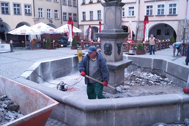 ruszy-wreszcie-remont-fontanny-przy-ratuszu-foto-52131