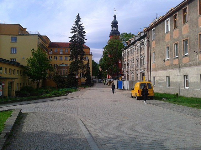efektowny-bulwar-przy-kamiennej-w-cieplicach-foto-52195