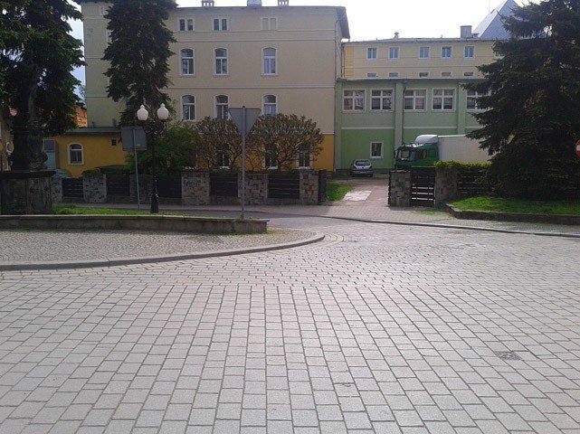 efektowny-bulwar-przy-kamiennej-w-cieplicach-foto-52195