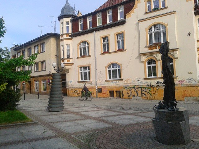efektowny-bulwar-przy-kamiennej-w-cieplicach-foto-52195