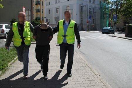 napadli-na-policjantow-mieli-narkotyki-posiedza-foto-52247
