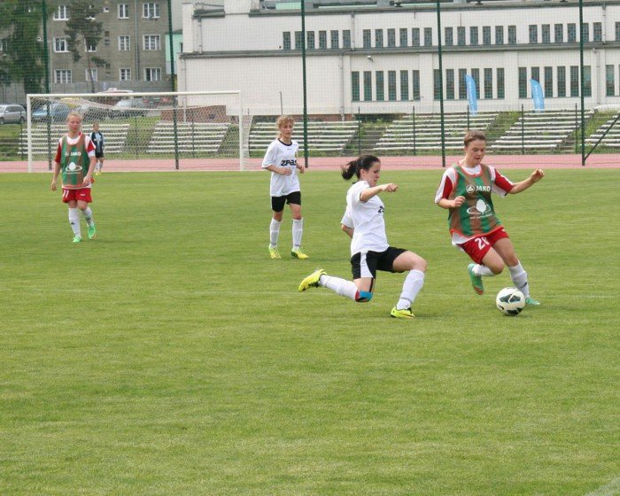 cztery-gole-smagur-w-debiucie-przy-zotniczej-foto-52286