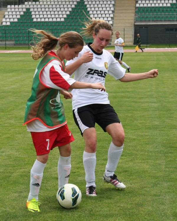 cztery-gole-smagur-w-debiucie-przy-zotniczej-foto-52286