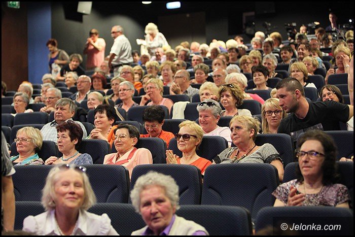 seniority-w-wesoym-autobusie-bawiy-do-ez-foto-52288