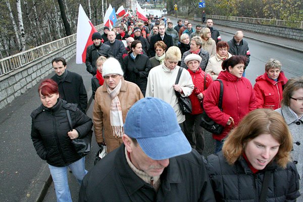 W piątek pracownicy Jelfy protestowali. Niebawem pójdą na urlopy. Wszyscy czekają na wznowienie prodykcji.