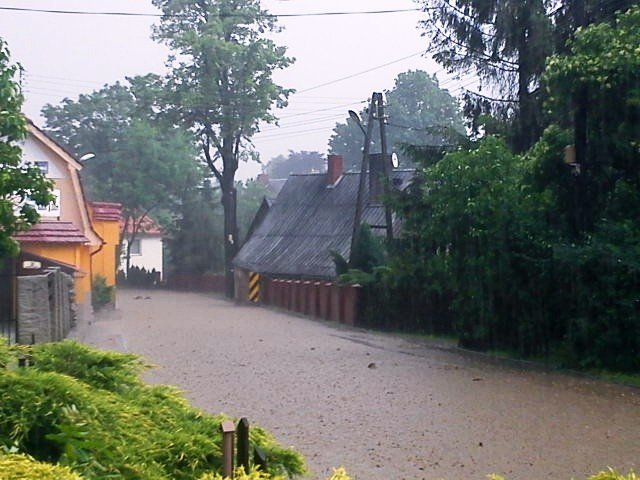 ulewa-narobia-szkod-setki-zgoszen-o-podtopieniach-foto-52328