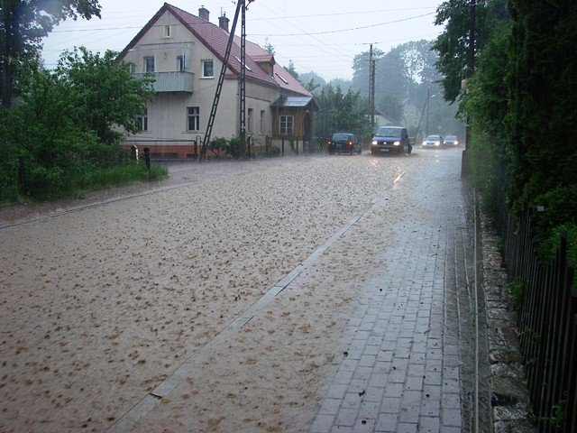 ulewa-narobia-szkod-setki-zgoszen-o-podtopieniach-foto-52328