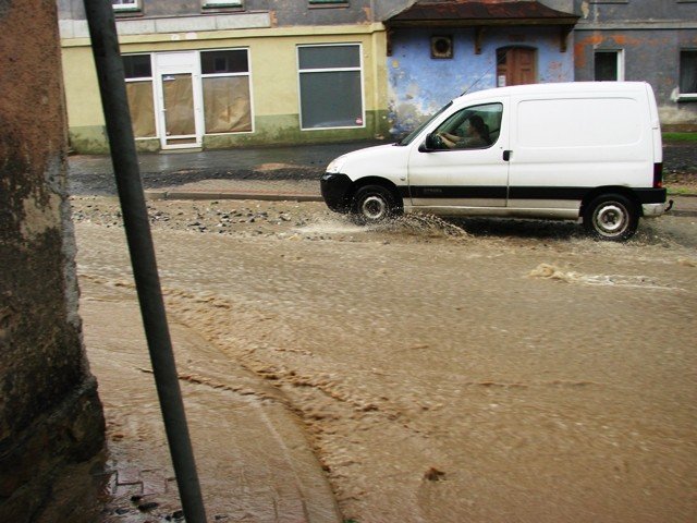 ulewa-narobia-szkod-setki-zgoszen-o-podtopieniach-foto-52328