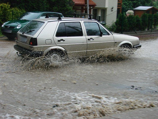 ulewa-narobia-szkod-setki-zgoszen-o-podtopieniach-foto-52328