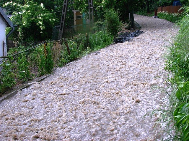 ulewa-narobia-szkod-setki-zgoszen-o-podtopieniach-foto-52328