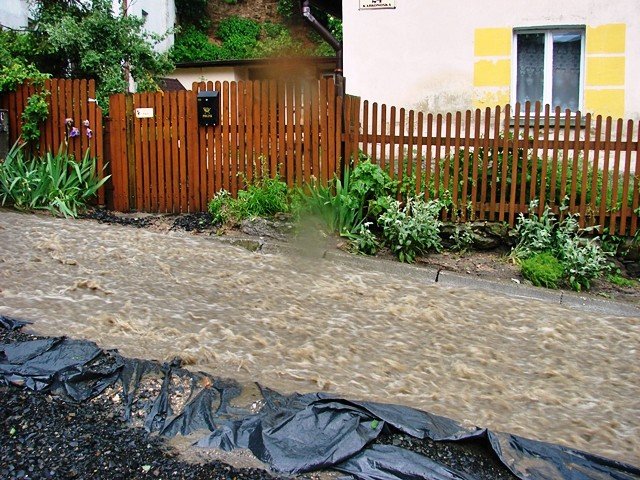 ulewa-narobia-szkod-setki-zgoszen-o-podtopieniach-foto-52328