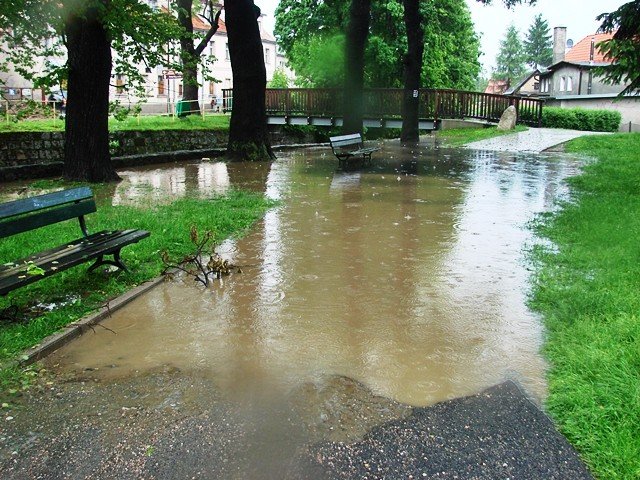 ulewa-narobia-szkod-setki-zgoszen-o-podtopieniach-foto-52328