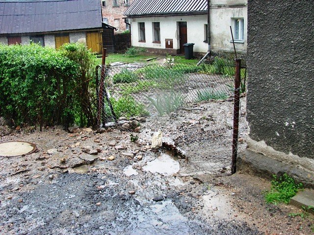 ulewa-narobia-szkod-setki-zgoszen-o-podtopieniach-foto-52328