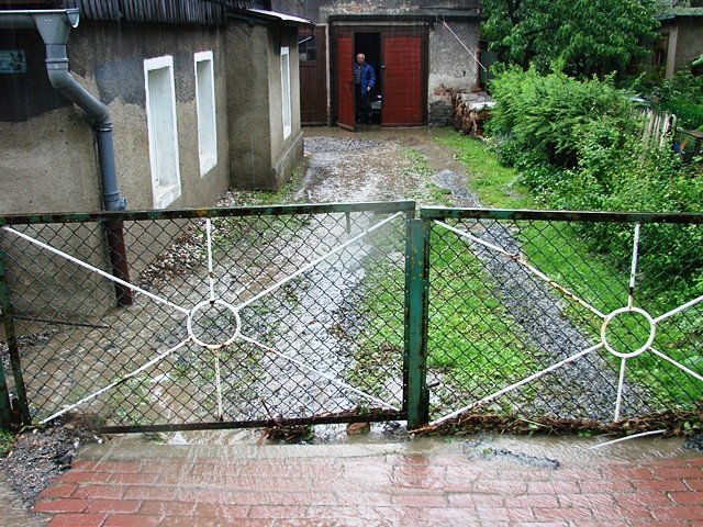 ulewa-narobia-szkod-setki-zgoszen-o-podtopieniach-foto-52328