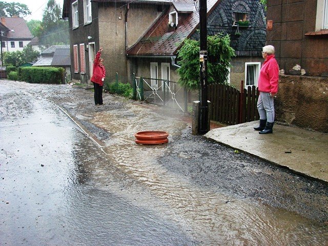 ulewa-narobia-szkod-setki-zgoszen-o-podtopieniach-foto-52328