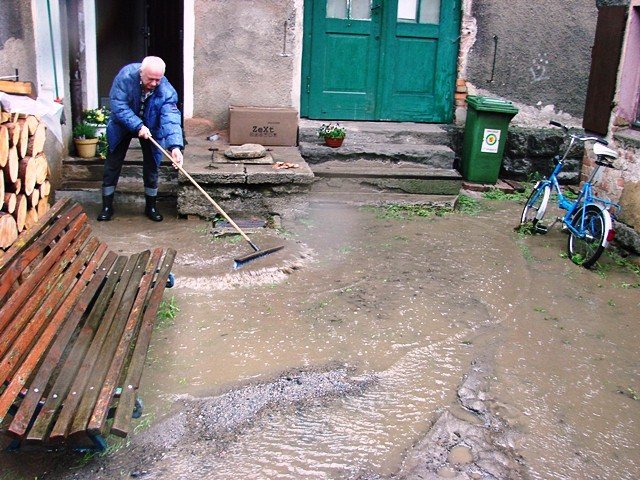 ulewa-narobia-szkod-setki-zgoszen-o-podtopieniach-foto-52328