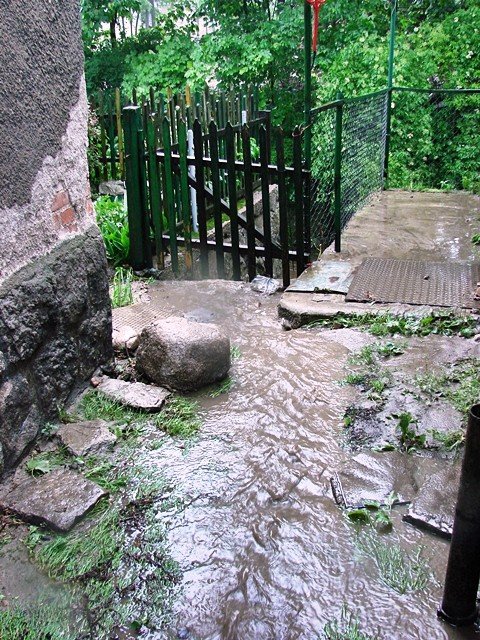 ulewa-narobia-szkod-setki-zgoszen-o-podtopieniach-foto-52328