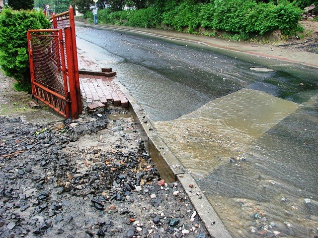 ulewa-narobia-szkod-setki-zgoszen-o-podtopieniach-foto-52328