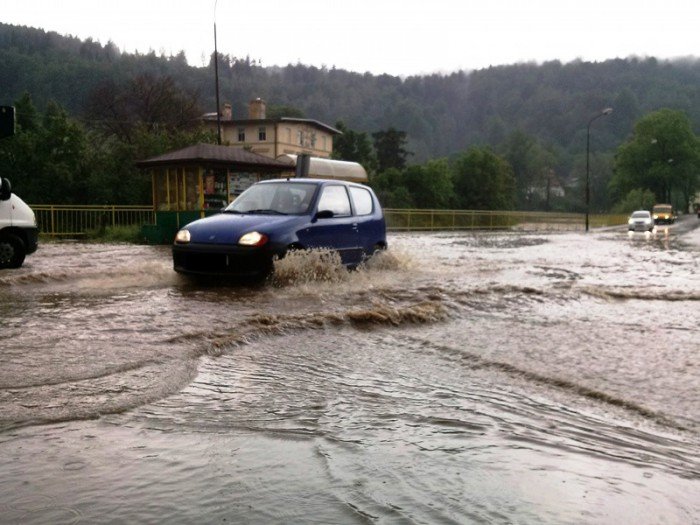 ulewa-narobia-szkod-setki-zgoszen-o-podtopieniach-foto-52328