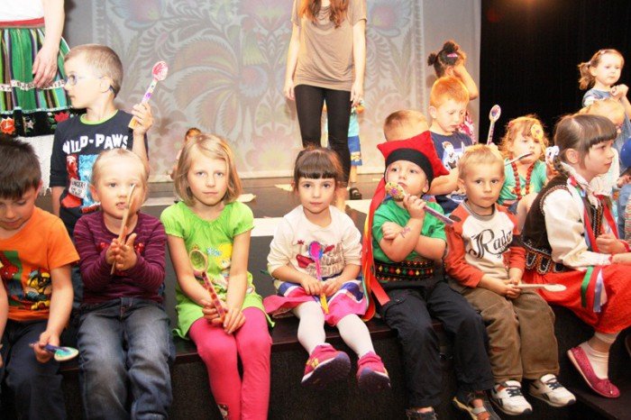kolorowe-i-ludowe-spotkanie-z-pyza-wedrowniczka-foto-52333