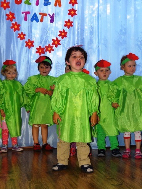 piekna-uroczystosc-dla-rodzicow-w-sobieszowie-foto-52345