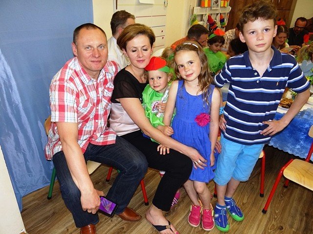 piekna-uroczystosc-dla-rodzicow-w-sobieszowie-foto-52345