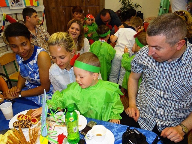 piekna-uroczystosc-dla-rodzicow-w-sobieszowie-foto-52345