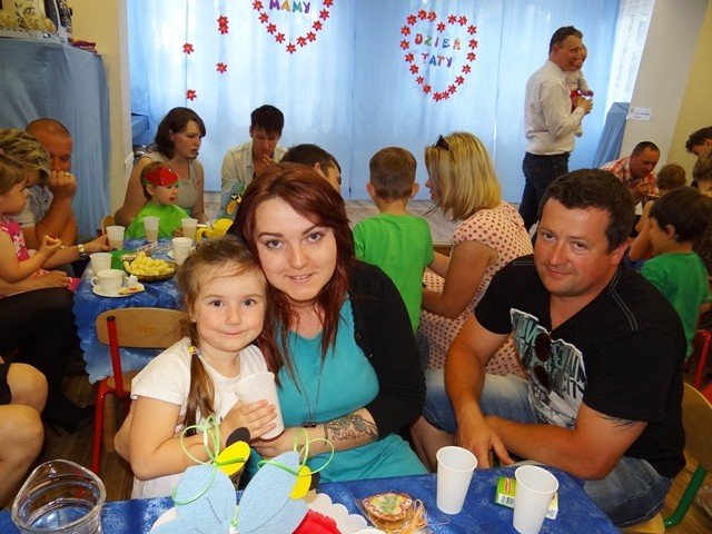 piekna-uroczystosc-dla-rodzicow-w-sobieszowie-foto-52345