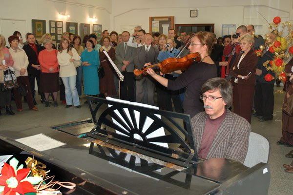 Sala pękała w szwach podczas wernisażu wystawy.