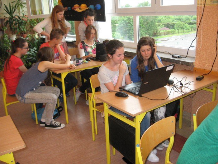 w-szostce-laptopy-dla-uczniow-i-seniorow-foto-52373