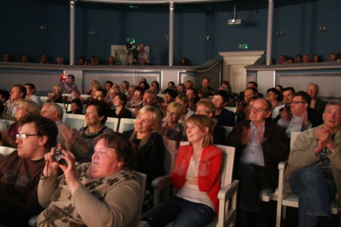 gwiazdy-politycy-i-ksiadz-zaspiewali-dla-dzieci-foto-52402