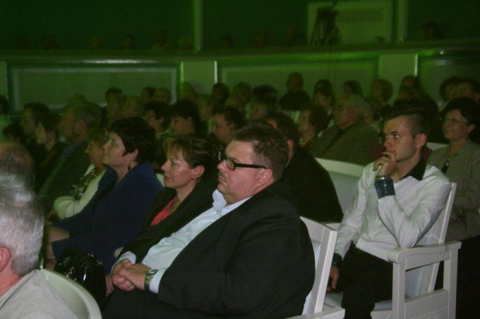 gwiazdy-politycy-i-ksiadz-zaspiewali-dla-dzieci-foto-52402