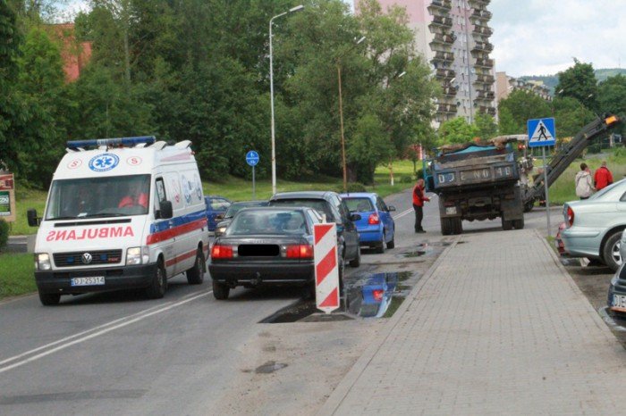 trwaja-remonty-drog-kierowcy-noga-z-gazu-foto-52412