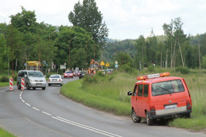trwaja-remonty-drog-kierowcy-noga-z-gazu-foto-52412
