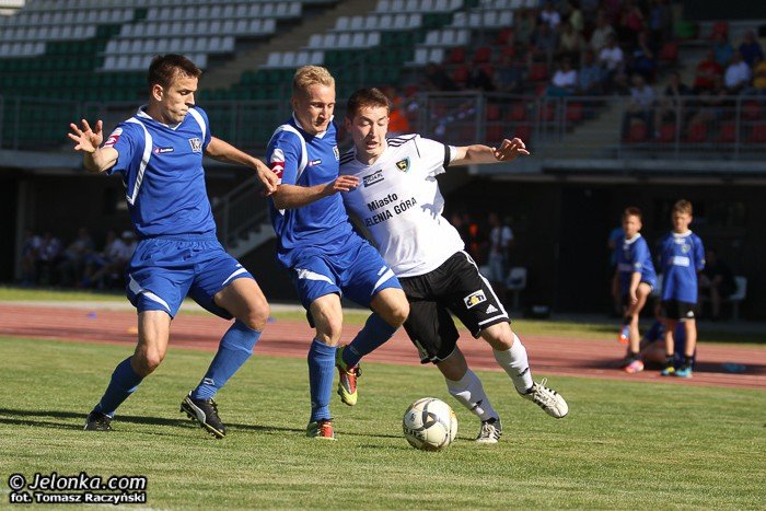 pozostay-dwie-ekipy-w-walce-o-iiilige-foto-52481