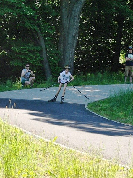 scigali-sie-na-hulajnogach-i-nartorolkach-foto-52523