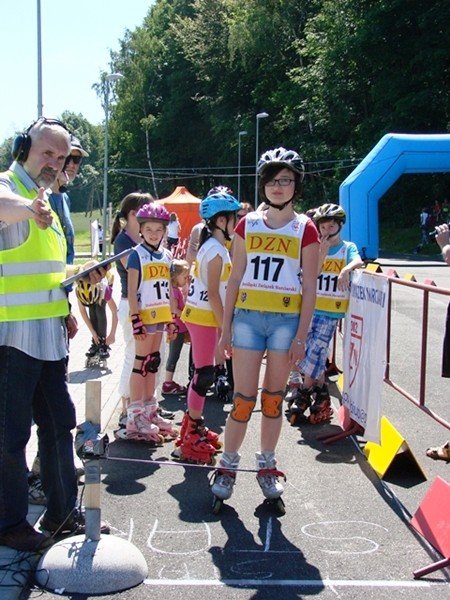 scigali-sie-na-hulajnogach-i-nartorolkach-foto-52523