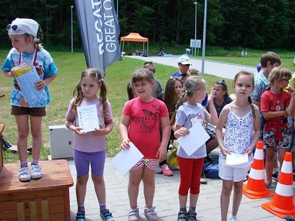 scigali-sie-na-hulajnogach-i-nartorolkach-foto-52523