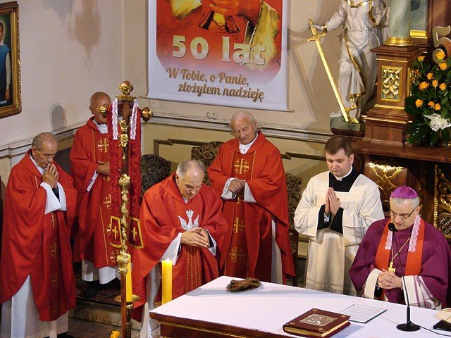 piekny-jubileusz-proboszcza-z-sobieszowa-foto-52530