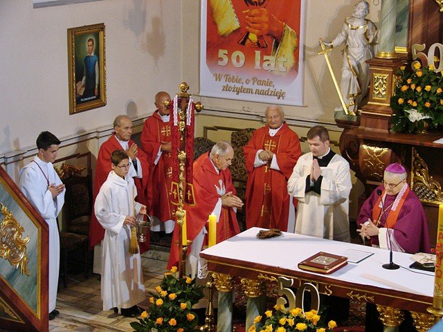 piekny-jubileusz-proboszcza-z-sobieszowa-foto-52530