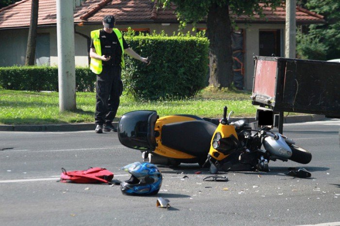 zderzenie-forda-z-motorowerem-foto-52538