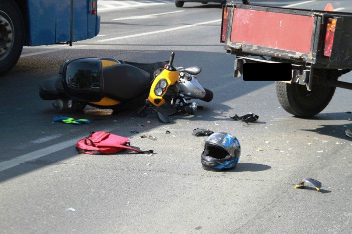 zderzenie-forda-z-motorowerem-foto-52538